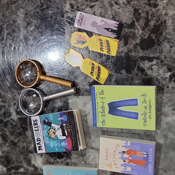 Zuru Mini Brands Book Set - Picture 4 of 6